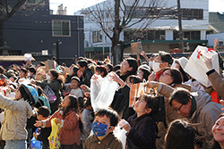 聖徳太子節分会　豆まき