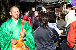 聖徳太子節分会 豆まき子